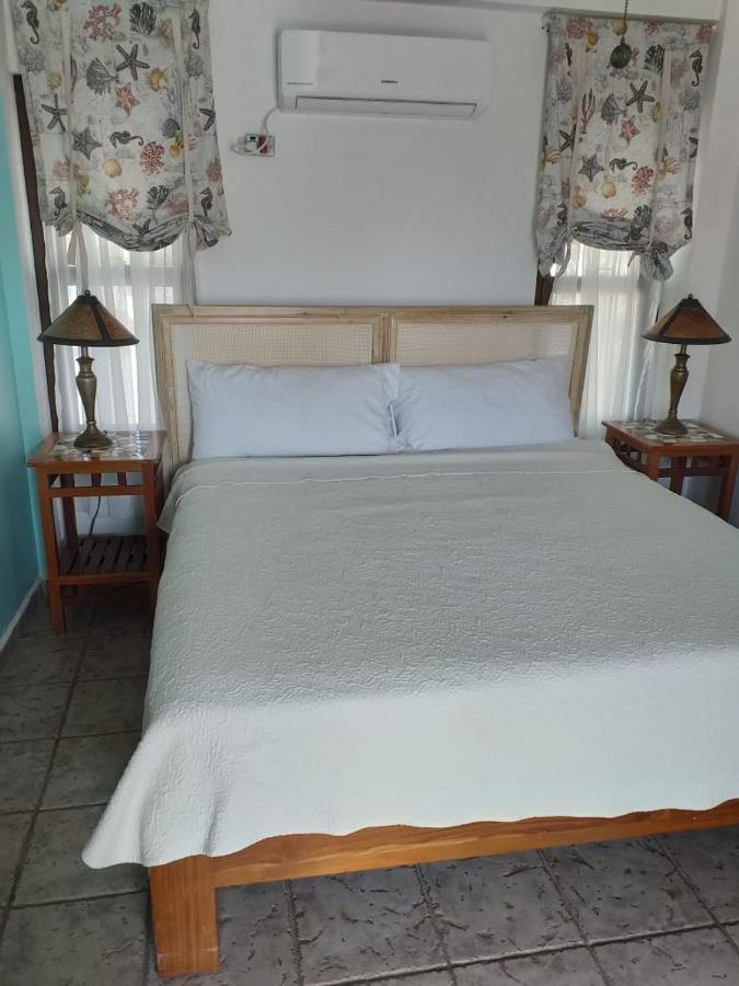 Hotel Y Restaurante Cesar Mariscos เตลา ภายนอก รูปภาพ